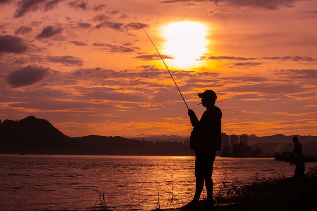 rybaření při západu slunce